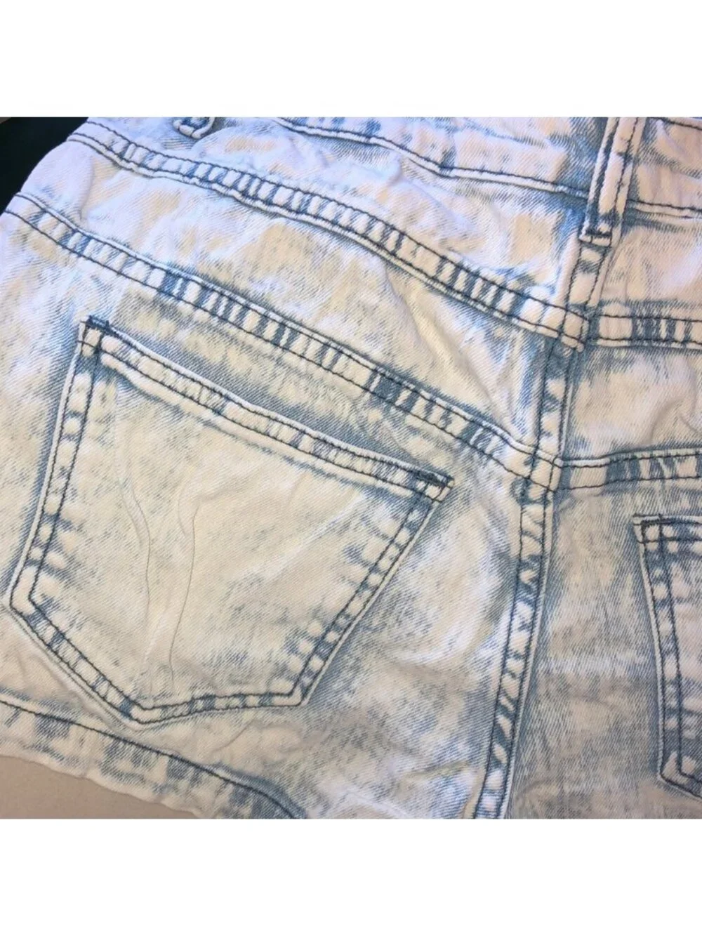 Light stone wash Delias button up jean shorts